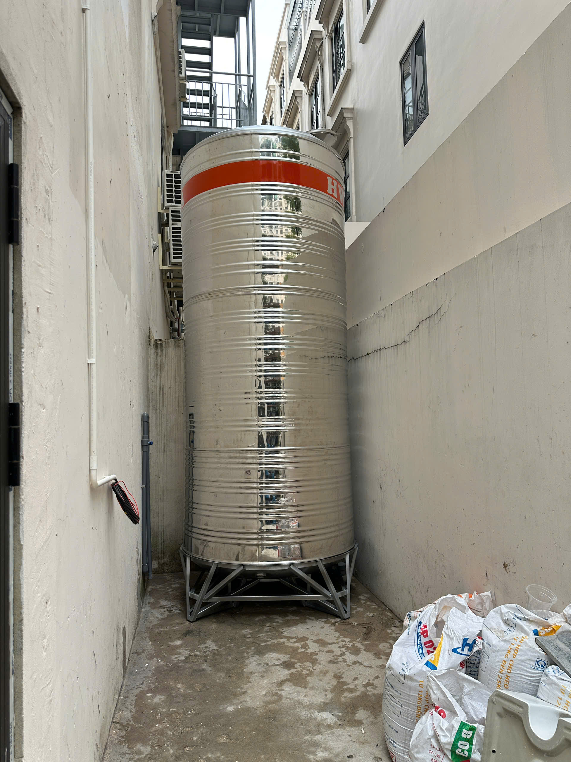 Các thương hiệu bồn inox 9000L đứng cần xác minh model